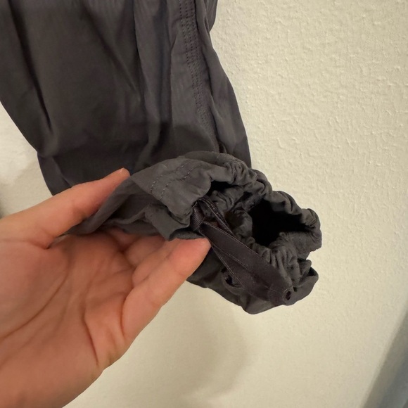 Lululemon Women’s Mid Rise Swift 28in Gray Joggers - Picture 4 of 6